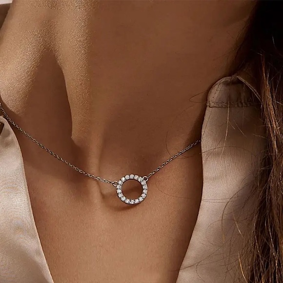 🔴𝟭𝟬/$𝟮𝟱🔴NEW Rhinestone Circle Charm Necklace - Picture 6 of 13